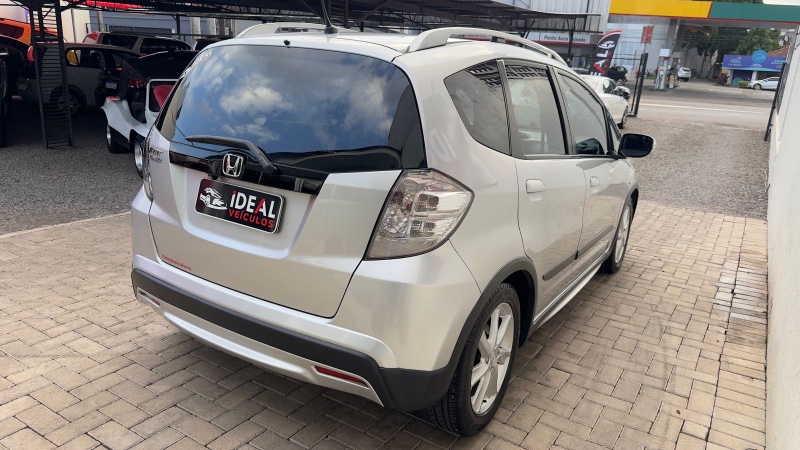HONDA FIT TWIST 1.5 /2014 IDEAL VEÍCULOS LAJEADO / Carros no Vale