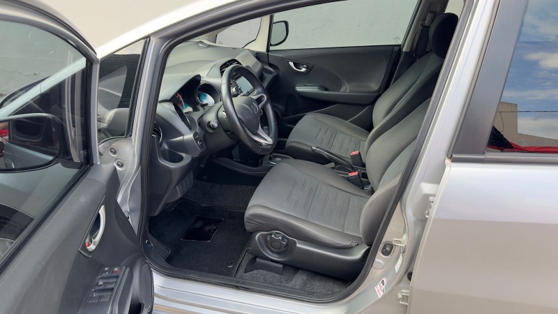 HONDA FIT TWIST 1.5 /2014 IDEAL VEÍCULOS LAJEADO / Carros no Vale