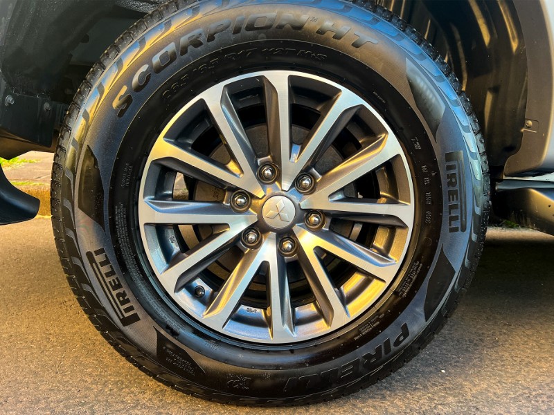 MITSUBISHI L200 TRITON 2.4 16V TURBO DIESEL SPORT HPE-S CD 4P 4X4 AUTOMÁTICO 2019/2020 DUARTE VEÍCULOS PORTO ALEGRE / Carros no Vale