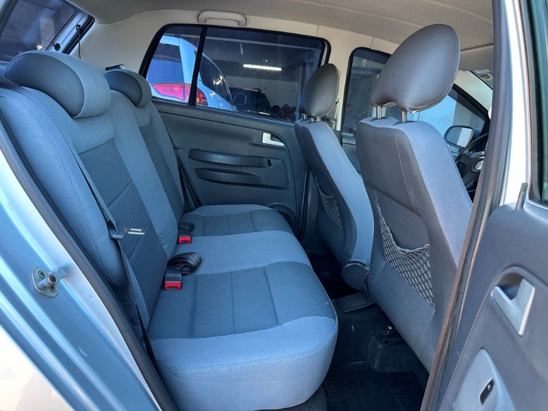 VOLKSWAGEN CROSSFOX 1.6 2005/2005 SÉTIMA VEÍCULOS GUAPORÉ / Carros no Vale