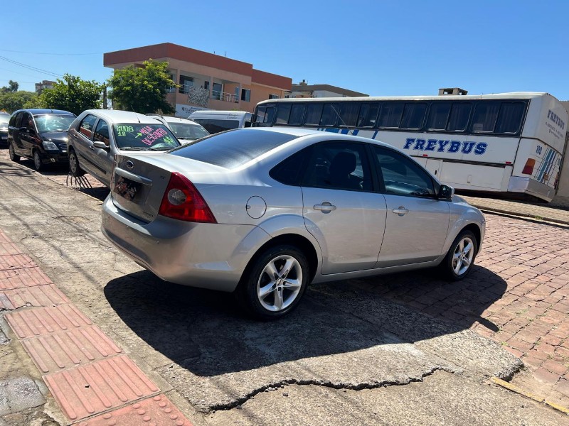 FORD FOCUS 2.0 16V FLEX 4P AUTOMÁTICO 2009/2009 AR MULTIMARCAS VENÂNCIO AIRES / Carros no Vale