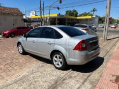 FORD FOCUS 2.0 16V FLEX 4P AUTOMÁTICO 2009/2009 AR MULTIMARCAS VENÂNCIO AIRES / Carros no Vale