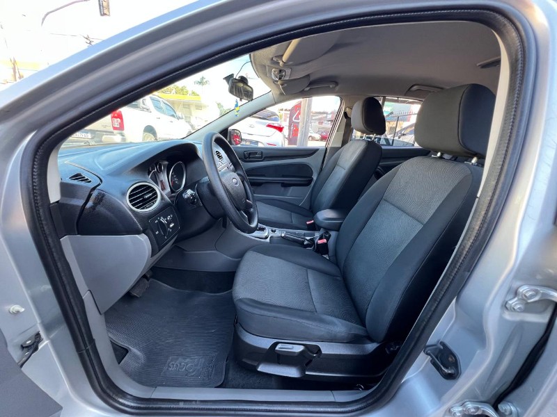 FORD FOCUS 2.0 16V FLEX 4P AUTOMÁTICO 2009/2009 AR MULTIMARCAS VENÂNCIO AIRES / Carros no Vale