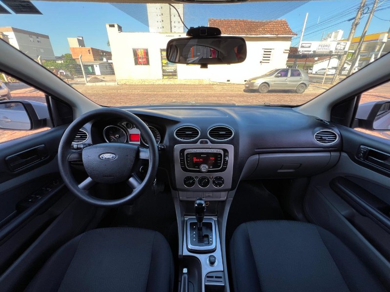 FORD FOCUS 2.0 16V FLEX 4P AUTOMÁTICO 2009/2009 AR MULTIMARCAS VENÂNCIO AIRES / Carros no Vale