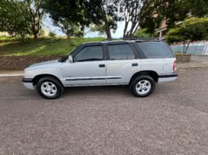 CHEVROLET BLAZER 2.4 MPFI ADVANTAGE 4X2 8V FLEX 4P MANUAL 2005/2005 ELY AUTOMÓVEIS LAJEADO / Carros no Vale