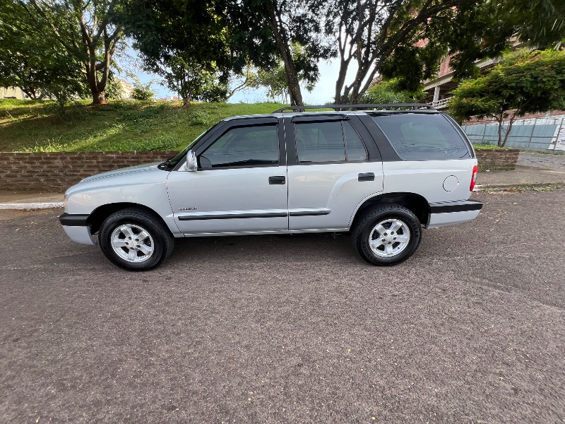 CHEVROLET BLAZER 2.4 MPFI ADVANTAGE 4X2 8V FLEX 4P MANUAL 2005/2005 ELY AUTOMÓVEIS LAJEADO / Carros no Vale