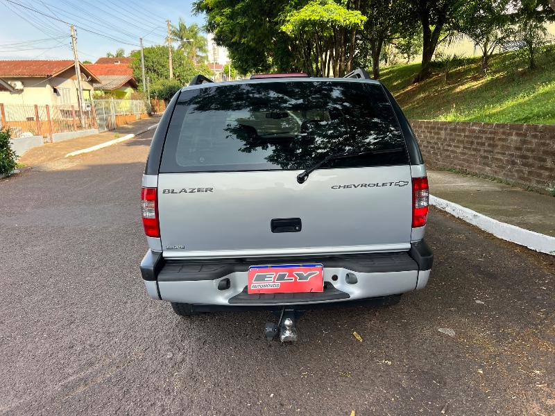 CHEVROLET BLAZER 2.4 MPFI ADVANTAGE 4X2 8V FLEX 4P MANUAL 2005/2005 ELY AUTOMÓVEIS LAJEADO / Carros no Vale
