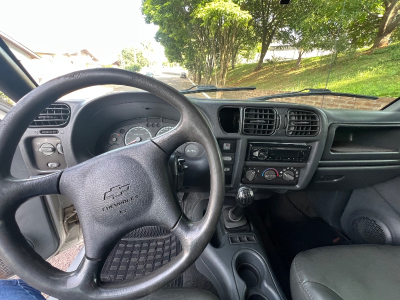 CHEVROLET BLAZER 2.4 MPFI ADVANTAGE 4X2 8V FLEX 4P MANUAL 2005/2005 ELY AUTOMÓVEIS LAJEADO / Carros no Vale