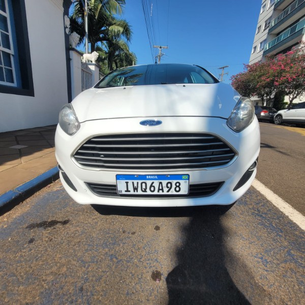 FORD FIESTA 1.6 16V FLEX AUT. 5P 2015/2016 ADRIANO VEÍCULOS CRUZEIRO DO SUL / Carros no Vale