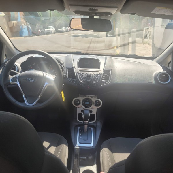 FORD FIESTA 1.6 16V FLEX AUT. 5P 2015/2016 ADRIANO VEÍCULOS CRUZEIRO DO SUL / Carros no Vale