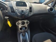 FORD FIESTA 1.6 16V FLEX AUT. 5P 2015/2016 ADRIANO VEÍCULOS CRUZEIRO DO SUL / Carros no Vale