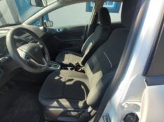 FORD FIESTA 1.6 16V FLEX AUT. 5P 2015/2016 ADRIANO VEÍCULOS CRUZEIRO DO SUL / Carros no Vale