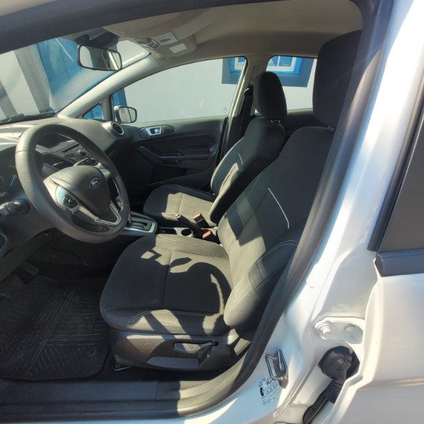 FORD FIESTA 1.6 16V FLEX AUT. 5P 2015/2016 ADRIANO VEÍCULOS CRUZEIRO DO SUL / Carros no Vale