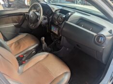RENAULT DUSTER DYNAMIQUE 1.6 FLEX 16V MEC. 2015/2016 RICARDO VEÍCULOS TEUTÔNIA / Carros no Vale