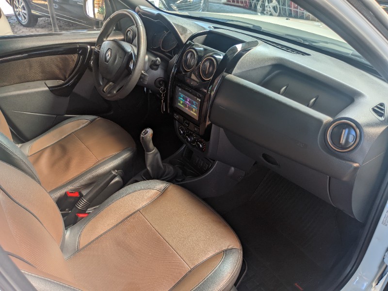 RENAULT DUSTER DYNAMIQUE 1.6 FLEX 16V MEC. 2015/2016 RICARDO VEÍCULOS TEUTÔNIA / Carros no Vale