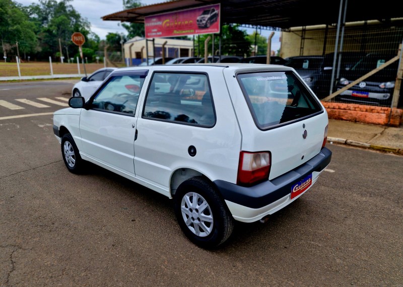 FIAT UNO MILLE 1.0 FIRE/ F.FLEX/ ECONOMY 2P 2011/2012 CRUZEIRO MULTIMARCAS CRUZEIRO DO SUL / Carros no Vale