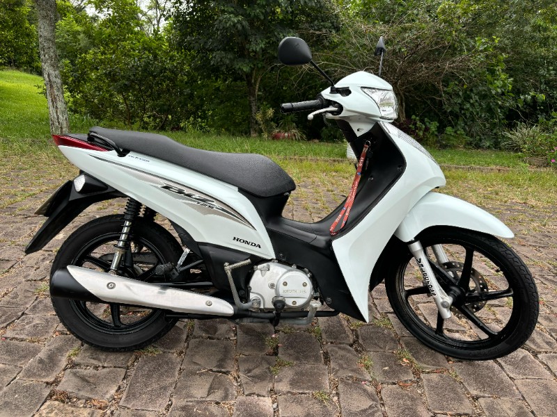 HONDA MOTOS BIZ 125 /2016 RT 811 VEÍCULOS ARROIO DO MEIO / Carros no Vale
