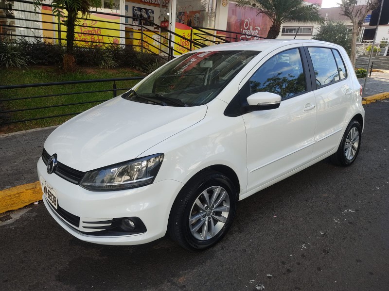 VOLKSWAGEN FOX CONNECT 1.6 MB 2017/2018 ALTERNATIVA VEÍCULOS LAJEADO / Carros no Vale