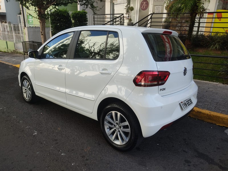 VOLKSWAGEN FOX CONNECT 1.6 MB 2017/2018 ALTERNATIVA VEÍCULOS LAJEADO / Carros no Vale