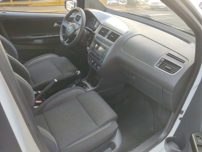 VOLKSWAGEN FOX CONNECT 1.6 MB 2017/2018 ALTERNATIVA VEÍCULOS LAJEADO / Carros no Vale
