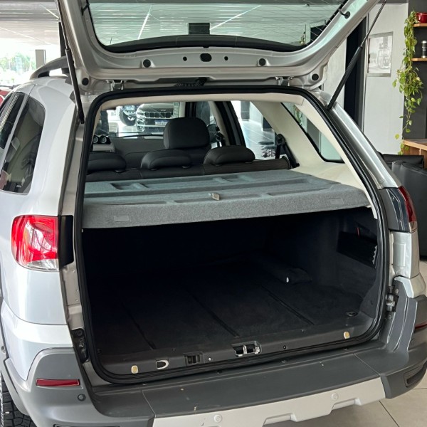 FIAT PALIO WEEKEND ADVENTURE LOCKER 1.8 FLEX 2011/2011 JOÃO CARROS MULTIMARCAS GUAPORÉ / Carros no Vale