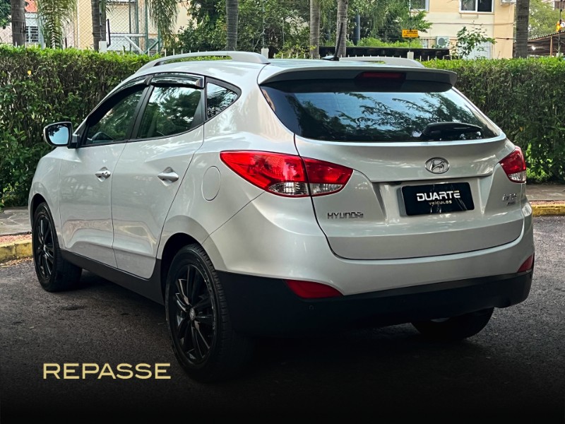 HYUNDAI IX35 IX35 2.0 16V 2WD FLEX MEC. 2013/2014 DUARTE VEÍCULOS PORTO ALEGRE / Carros no Vale