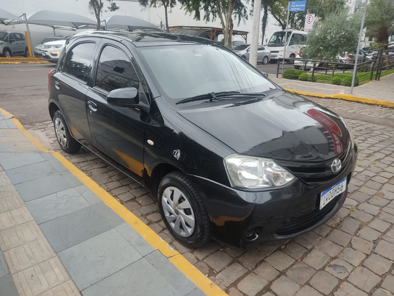 TOYOTA ETIOS XS 1.5 2015/2015 ALTERNATIVA VEÍCULOS LAJEADO / Carros no Vale