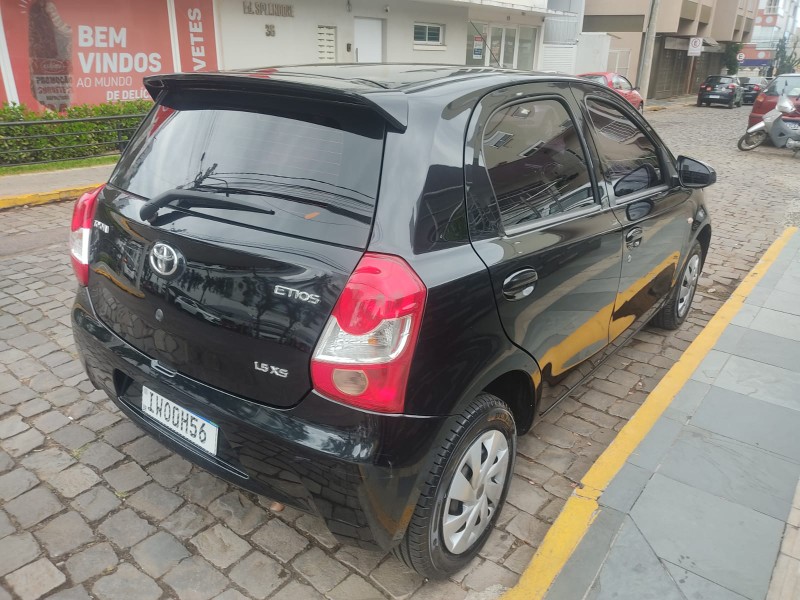 TOYOTA ETIOS XS 1.5 2015/2015 ALTERNATIVA VEÍCULOS LAJEADO / Carros no Vale