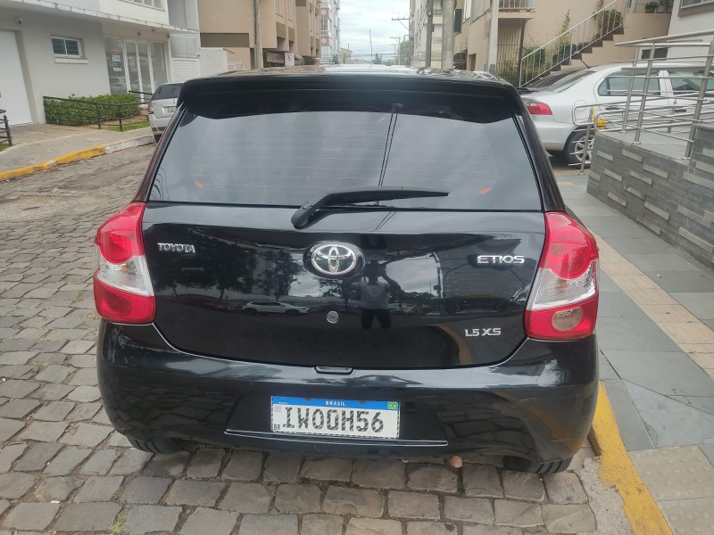 TOYOTA ETIOS XS 1.5 2015/2015 ALTERNATIVA VEÍCULOS LAJEADO / Carros no Vale