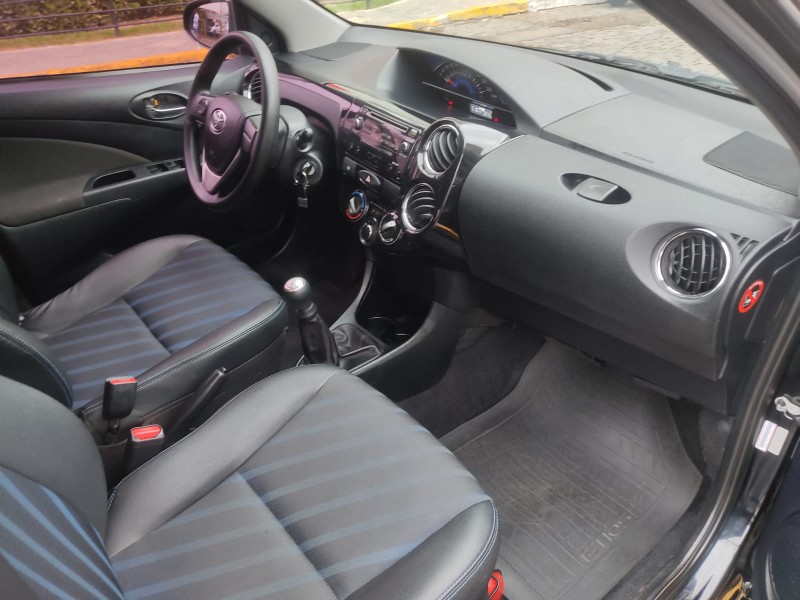TOYOTA ETIOS XS 1.5 2015/2015 ALTERNATIVA VEÍCULOS LAJEADO / Carros no Vale