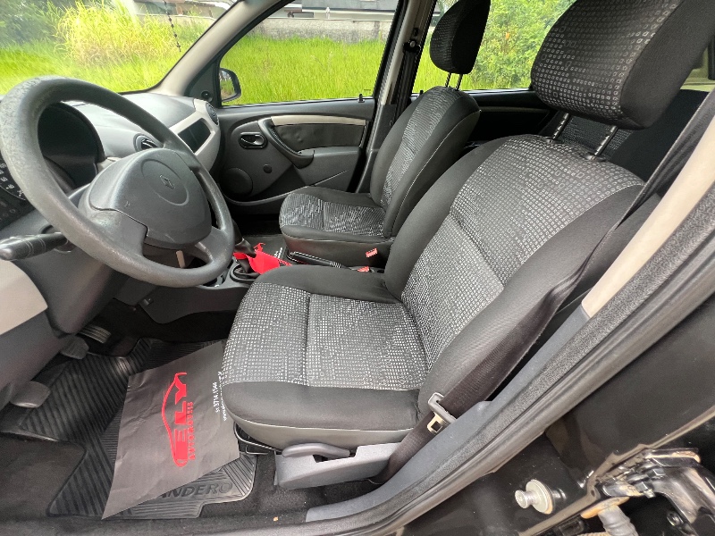 RENAULT SANDERO 1.0 EXPRESSION 16V FLEX 4P MANUAL 2010/2010 ELY AUTOMÓVEIS LAJEADO / Carros no Vale