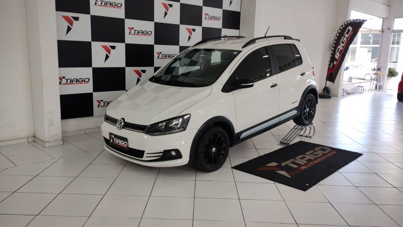 VOLKSWAGEN FOX 1.0 MPI TRACK 12V 2016/2016 TIAGO AUTOMÓVEIS VENÂNCIO AIRES / Carros no Vale