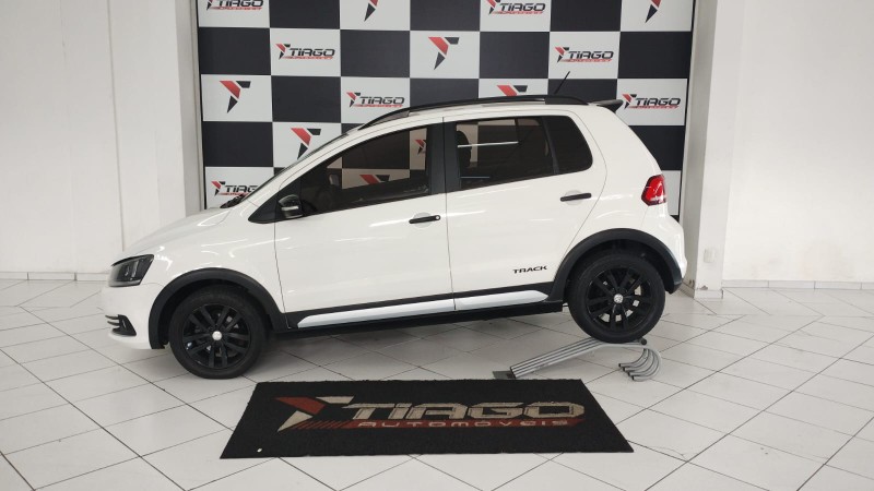VOLKSWAGEN FOX 1.0 MPI TRACK 12V 2016/2016 TIAGO AUTOMÓVEIS VENÂNCIO AIRES / Carros no Vale