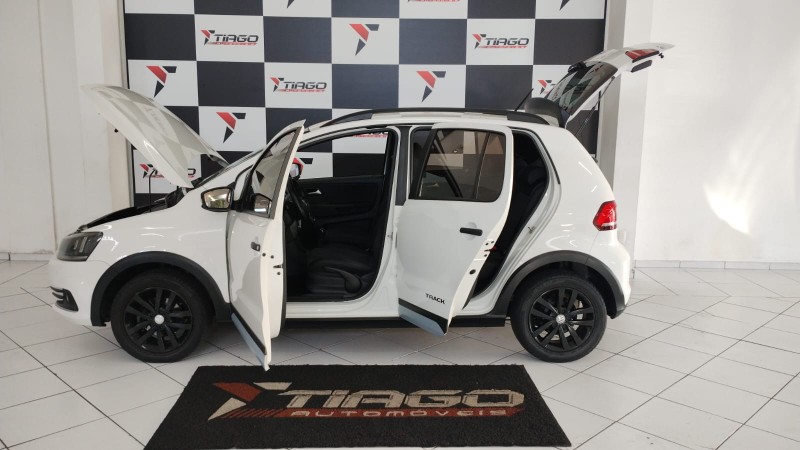 VOLKSWAGEN FOX 1.0 MPI TRACK 12V 2016/2016 TIAGO AUTOMÓVEIS VENÂNCIO AIRES / Carros no Vale