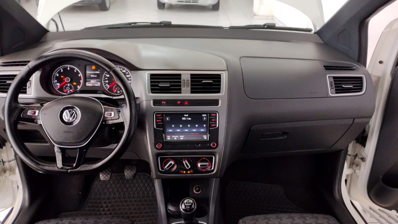 VOLKSWAGEN FOX 1.0 MPI TRACK 12V 2016/2016 TIAGO AUTOMÓVEIS VENÂNCIO AIRES / Carros no Vale
