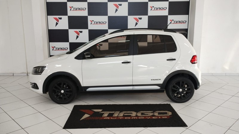 VOLKSWAGEN FOX 1.0 MPI TRACK 12V 2016/2016 TIAGO AUTOMÓVEIS VENÂNCIO AIRES / Carros no Vale