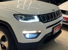 JEEP COMPASS 2.0 16V LONGITUDE 2017/2017 JM AUTOMÓVEIS VENÂNCIO AIRES / Carros no Vale