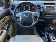 TOYOTA SW4 SRV 4X4 5 LUGARES 3.0 TURBO INTERCOOLER 16V /2015 IDEAL VEÍCULOS LAJEADO / Carros no Vale