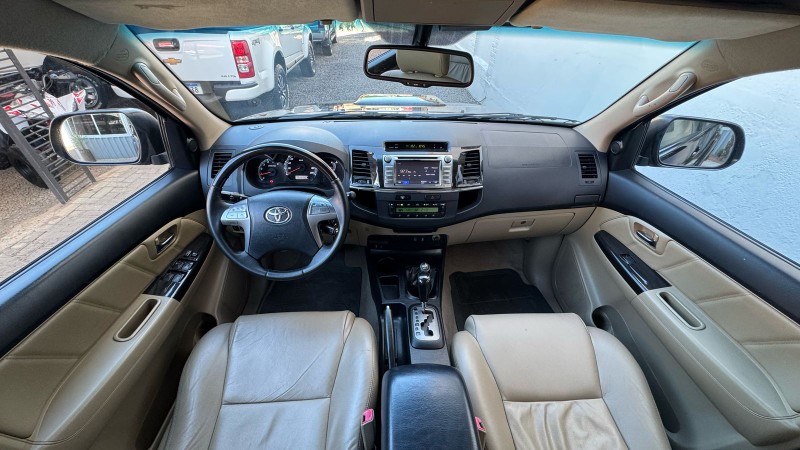 TOYOTA SW4 SRV 4X4 5 LUGARES 3.0 TURBO INTERCOOLER 16V /2015 IDEAL VEÍCULOS LAJEADO / Carros no Vale