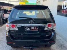 TOYOTA SW4 SRV 4X4 5 LUGARES 3.0 TURBO INTERCOOLER 16V /2015 IDEAL VEÍCULOS LAJEADO / Carros no Vale