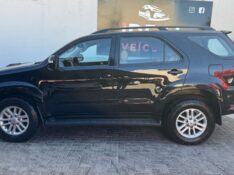 TOYOTA SW4 SRV 4X4 5 LUGARES 3.0 TURBO INTERCOOLER 16V /2015 IDEAL VEÍCULOS LAJEADO / Carros no Vale