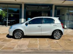 TOYOTA ETIOS PLATINUM 1.5 2015/2016 SÉTIMA VEÍCULOS GUAPORÉ / Carros no Vale