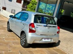 TOYOTA ETIOS PLATINUM 1.5 2015/2016 SÉTIMA VEÍCULOS GUAPORÉ / Carros no Vale