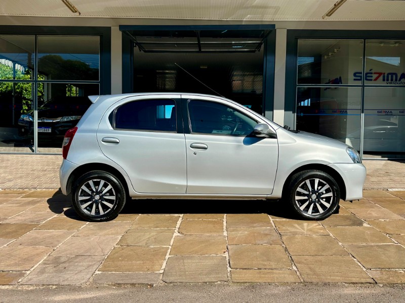 TOYOTA ETIOS PLATINUM 1.5 2015/2016 SÉTIMA VEÍCULOS GUAPORÉ / Carros no Vale