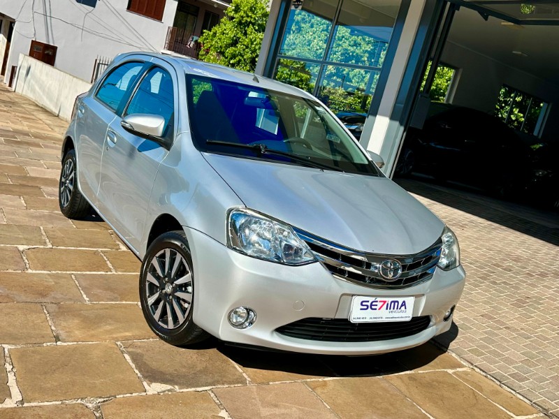 TOYOTA ETIOS PLATINUM 1.5 2015/2016 SÉTIMA VEÍCULOS GUAPORÉ / Carros no Vale