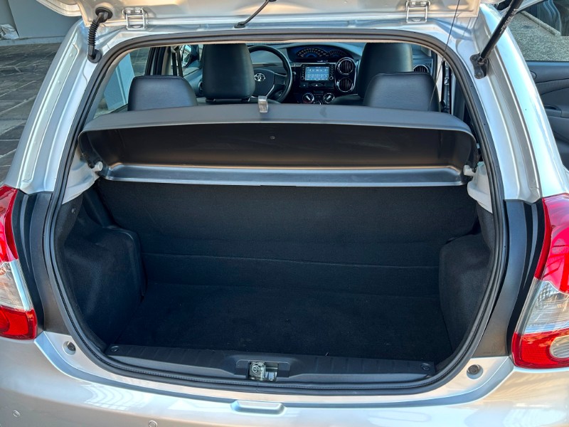TOYOTA ETIOS PLATINUM 1.5 2015/2016 SÉTIMA VEÍCULOS GUAPORÉ / Carros no Vale