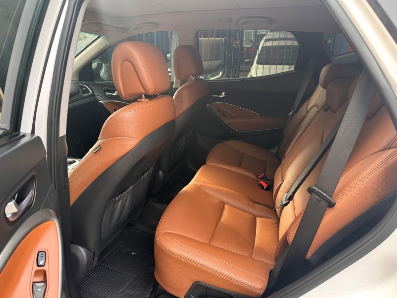 HYUNDAI SANTA FÉ 3.3 V6 /2018 MENEGHINI VEÍCULOS ARROIO DO MEIO / Carros no Vale