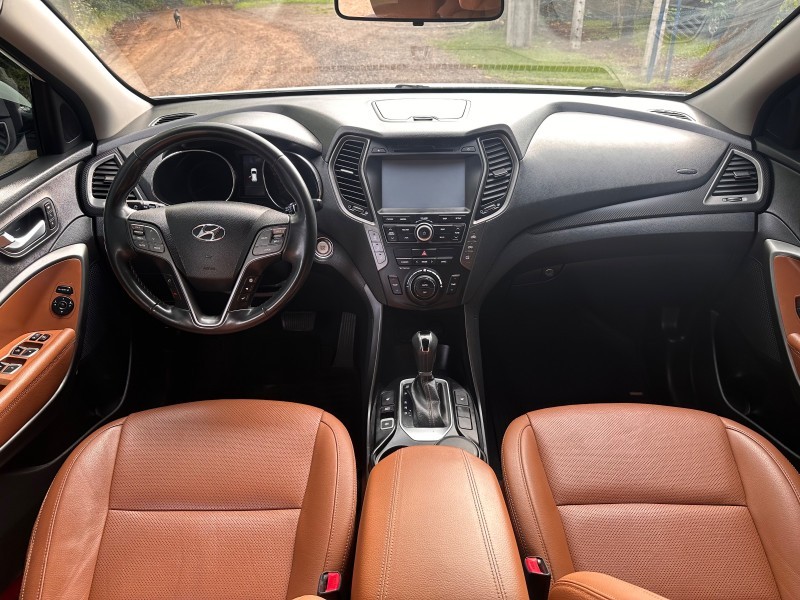 HYUNDAI SANTA FÉ 3.3 V6 /2018 MENEGHINI VEÍCULOS ARROIO DO MEIO / Carros no Vale