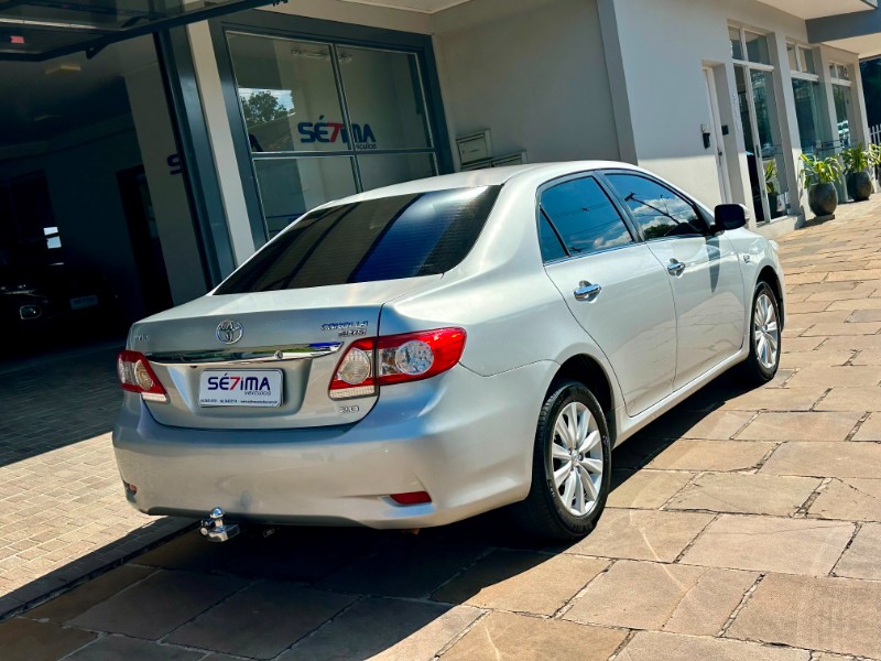 TOYOTA COROLLA ALTIS 2.0 2013/2014 SÉTIMA VEÍCULOS GUAPORÉ / Carros no Vale