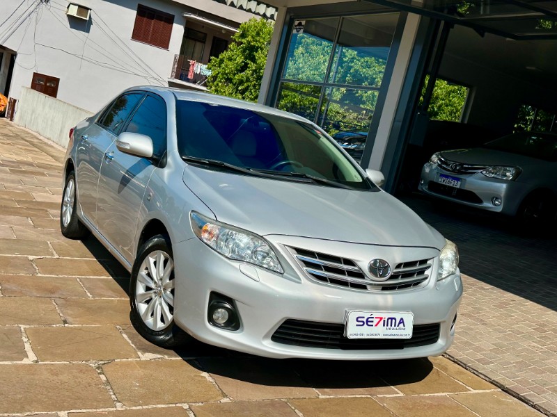 TOYOTA COROLLA ALTIS 2.0 2013/2014 SÉTIMA VEÍCULOS GUAPORÉ / Carros no Vale